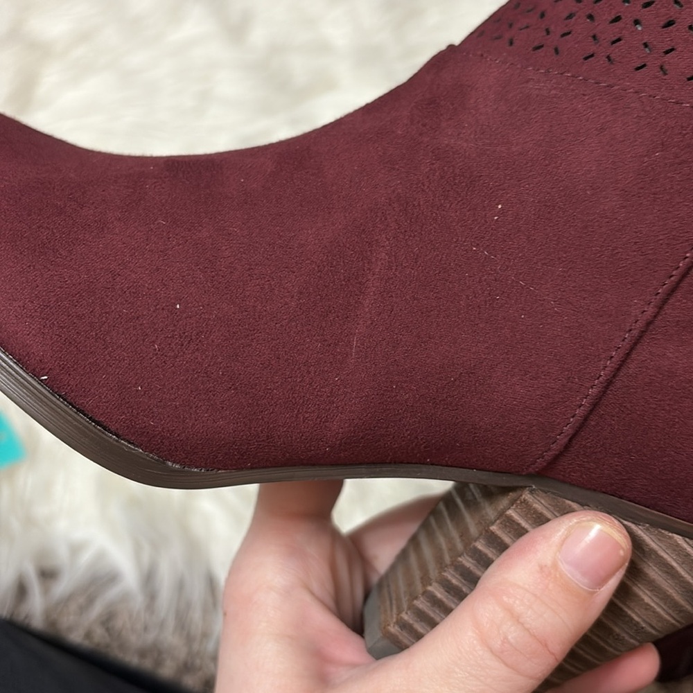 NWOT Violet & Red Jackson Lazer Cut Topline Bootie Burgundy Size 7 Stitch Fix - Picture 12 of 13